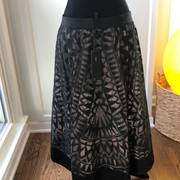 ✨NWT BCBG LACE SKIRT - Picture 3 of 6